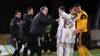 Leeds de Marcelo Bielsa sufrió nuevo tropiezo al caer con Wolves en la Premier