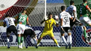 Colo Colo se mantuvo lejos del liderato al ser claramente superado por Cobresal en El Salvador