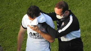 Jugador de Corinthians sufrió una fractura en el rostro tras chocar duramente con un rival