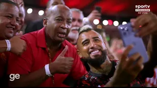 Arturo Vidal recibió el cariño de los hinchas de Flamengo en su primer partido en Maracaná