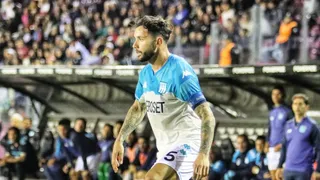 Eugenio Mena aplazó su despedida de Racing por problema económico con la dirigencia