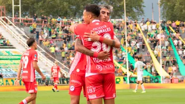 Cuestionado ex delantero de Colo Colo rompe su larga sequía y vuelve a festejar en Argentina