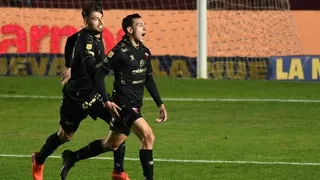 Colón batió a Gimnasia y Esgrima de La Plata con un golazo de Eric Meza en la liga argentina