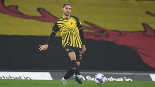 Watford de Francisco Sierralta derrotó a Wycombe y sigue prendido en la lucha por el ascenso