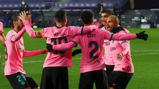 Real Valladolid de Fabián Orellana sufrió dura derrota ante FC Barcelona