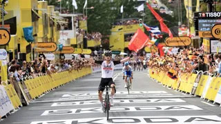 Adam Yates ganó en Bilbao la primera etapa del Tour de Francia 2023