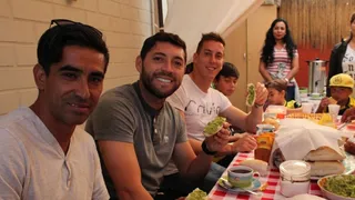 Jugadores de San Luis sorprendieron y visitaron a hinchas para tomar once
