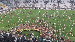 Hinchas de Juventus invadieron la cancha en protesta por el posible fichaje de Lukaku