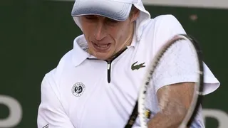 Cristian Garin se hizo fuerte ante Polmans y avanzó en la arcilla de Roland Garros