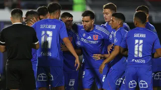 De un ingreso dubitativo a una FEROZ reacción: El frenético inicio del duelo entre la U y Estudiantes