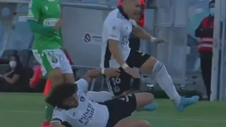 Maxi Falcón hizo pasar susto en Colo Colo tras inesperada barrida a Oscar Opazo