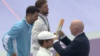 Gianni Infantino le entregó una medalla de oro a Argentina en los Juegos Olímpicos