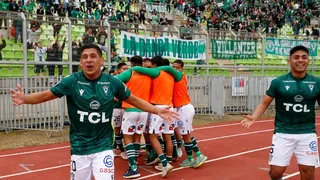 Santiago Wanderers recibe a Everton en un atractivo clásico porteño