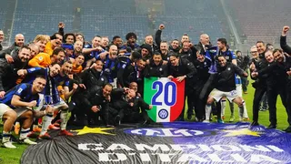 La celebración de Alexis Sánchez e Inter tras ganar el Scudetto en el clásico ante Milan