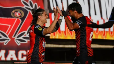 Quiere desarmar al sublíder: Las 2 figuras que Colo Colo busca para el mercado