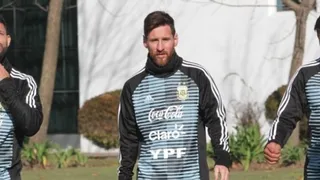 Lionel Messi se lució con una chilena en práctica de Argentina