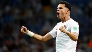 Pepe metió un furioso cabezazo en lo que fue la igualdad de Portugal ante Uruguay