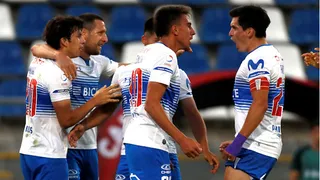 Universidad Católica tomó un respiro en el liderato tras vencer a Huachipato con su “patrulla juvenil”