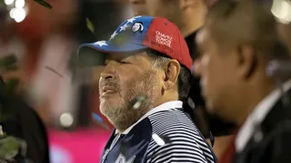 Diego Maradona posó con la camiseta de Colo Colo