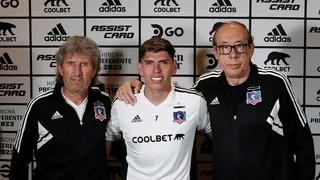 Carlos Palacios fue presentado en Colo Colo: Es uno de los días más felices de mi vida