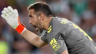 Claudio Bravo volvió a entrenar con normalidad en Real Betis
