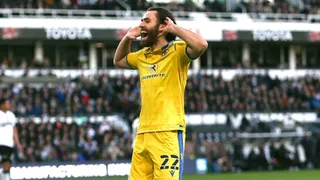 DT de Blackburn volvió a cargar contra la Roja: Los clubes pagan los salarios de los jugadores