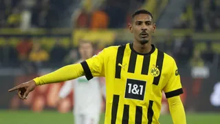Sebastien Haller regresó tras su lucha contra el cáncer en frenético triunfo de Borussia Dortmund