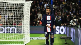 Neymar fue expulsado por simular un penal en duelo de PSG y Racing de Estrasburgo