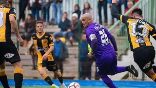 El palo evitó golazo de Humberto Suazo en su reestreno en San Antonio Unido