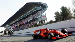 Charles Leclerc asustó con su Ferrari ante el misterio de Mercedes en Montmeló