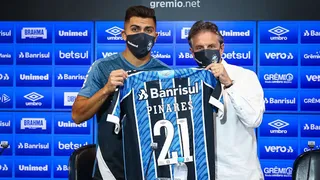 César Pinares fue presentado en Gremio: Es un placer estar en un gran equipo