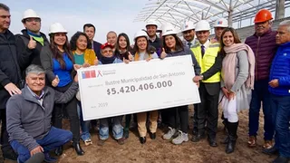 Ministra Pauline Kantor entregó cuantiosa suma para finalizar obras del Estadio de San Antonio