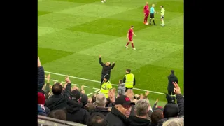 La provocación de Guardiola a los hinchas de Liverpool que lo pifiaron en Anfield