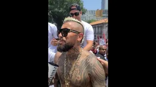 Flamengo realizó desfile por Río de Janeiro con la Libertadores y Arturo Vidal como protagonista