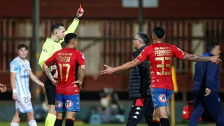 Ayudante de Fuentes explotó contra el arbitraje de Nicolás Millas: Favoreció en cobros a Magallanes