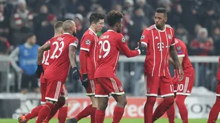 Hinchas de lujo: Compañeros de Vidal en Bayern apoyan a Rodelindo Román