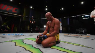 El brasileño Anderson Silva perdió por nocaut ante Uriah Hall y puso en duda su retiro en el UFC