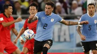 Imágenes de TV revelan un golpe de José María Giménez contra un empleado FIFA