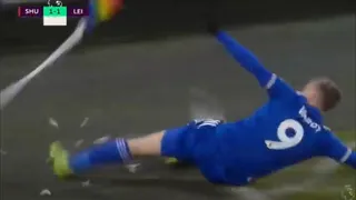Jamie Vardy destruyó el banderín del córner en efusivo festejo
