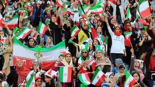 Mujeres iraníes hicieron historia al entrar por primera vez a un estadio después de 40 años