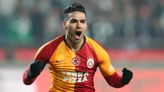 Radamel Falcao cuestionó la decisión de prohibir los abrazos en las celebraciones de gol