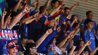 “Se fue llorando”: La tajante respuesta de la U tras vetar a su abonada más viral