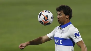 Gonzalo Tapia entró y salió con problemas físicos en el clásico ante Colo Colo