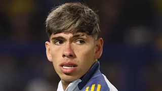 A Carlos Palacios lo acusan de irse de fiesta en Argentina