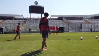 “Calibrando puntería”: El golazo de tiro libre de Matías Fernández en entrenamiento de Colo Colo