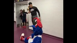 Giannis Antetokounmpo encabezó paliza al estilo WWE que recibió corpóreo de los Wizards