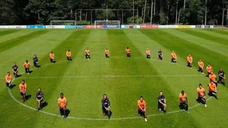 PSV de Holanda apartó a jugador de la práctica por acudir a una protesta antirracista