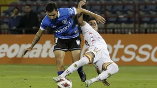 Huachipato se impuso con uno menos ante Unión Española para quedar en lo más alto del torneo