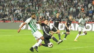 Gary Medel jugó todo el partido en vibrante empate de Besiktas ante Konyaspor