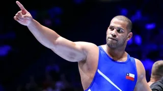 Yasmani Acosta ganó oro en Gran Prix de lucha en Francia